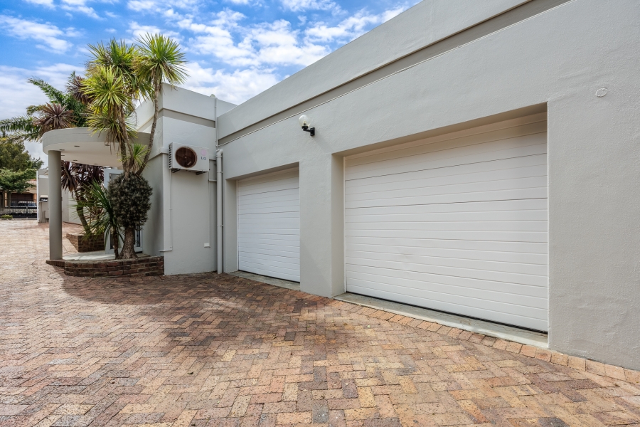 4 Bedroom Property for Sale in Aurora Western Cape